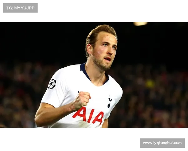 如何查询凯恩的国家队首次入选时间及历次征召记录