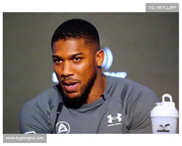 安东尼·约书亚在重量级比赛中击败克利琴科